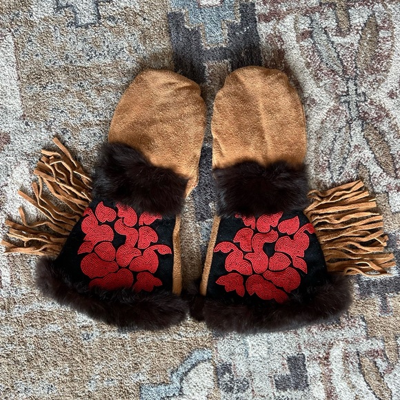 Astis Long Cuff Beaded Fringe Mittens - Picture 6 of 11